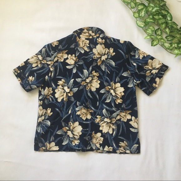 Vintage Hawaiian Button Up - Picture 7 of 7